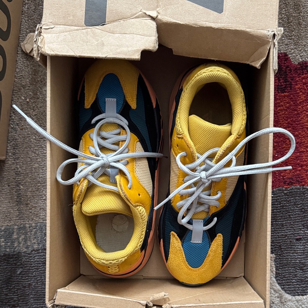Yeezy boost 700